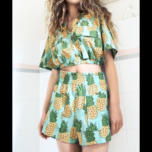 zara pineapple shorts